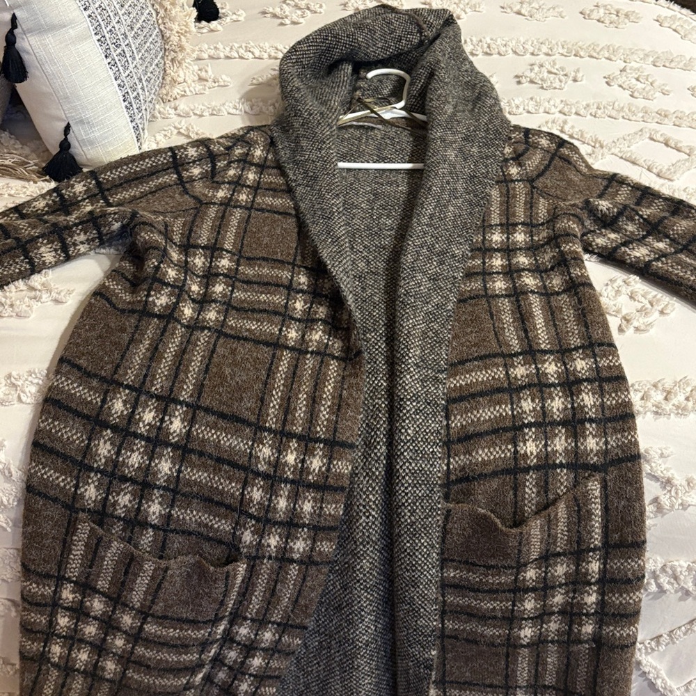 Elegant Plaid Women's Cape with Shawl Collar